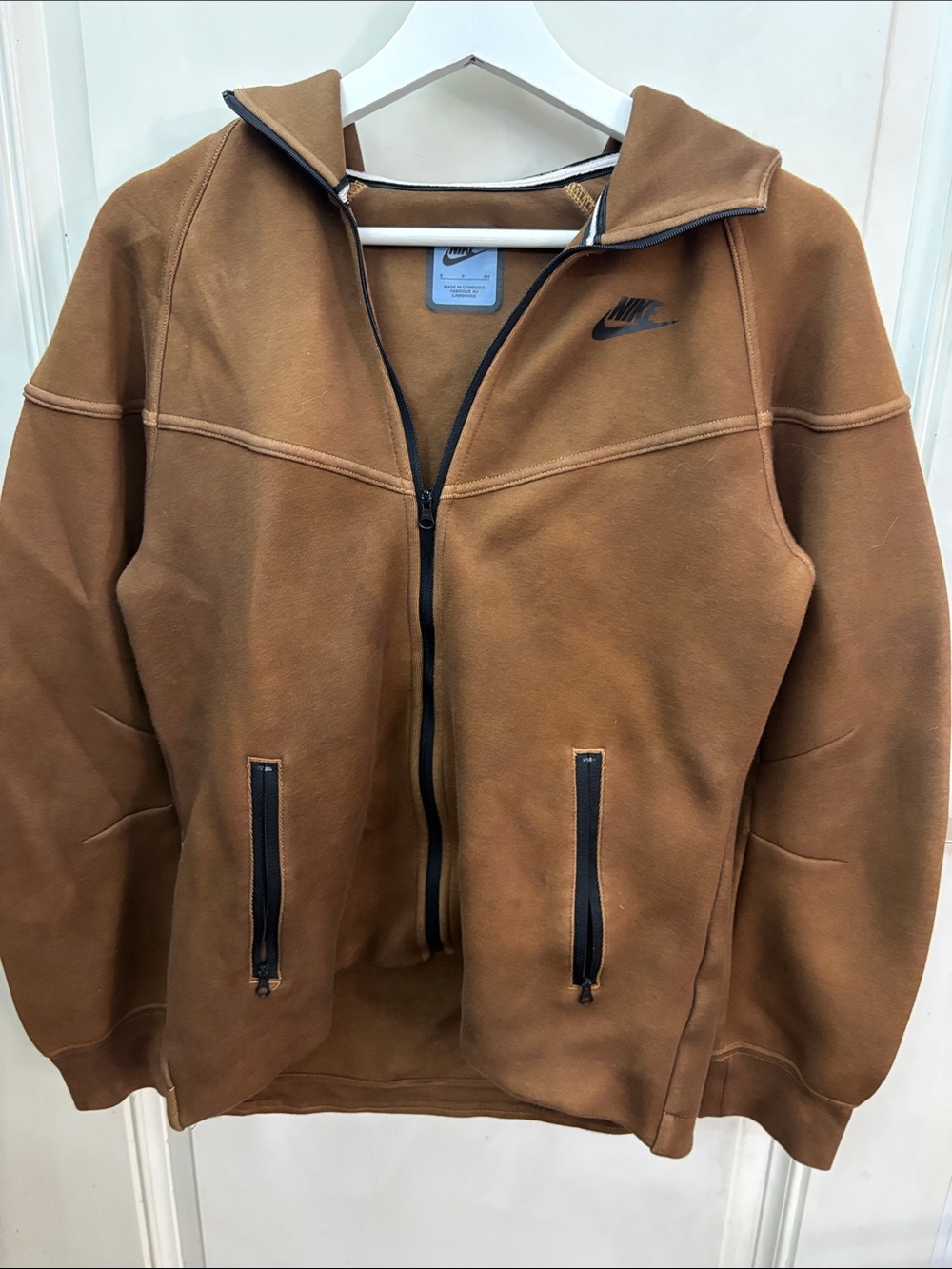 Nike women’s Tan/Brown Full-Zip Performance Jacket